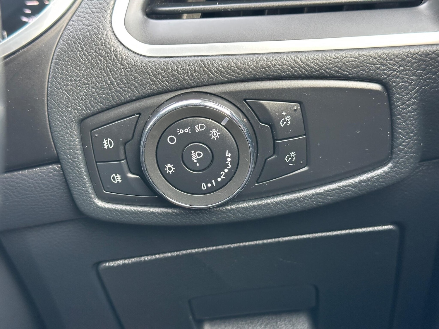 Used Ford S-Max 2015 for sale - 77029663: Photo 41