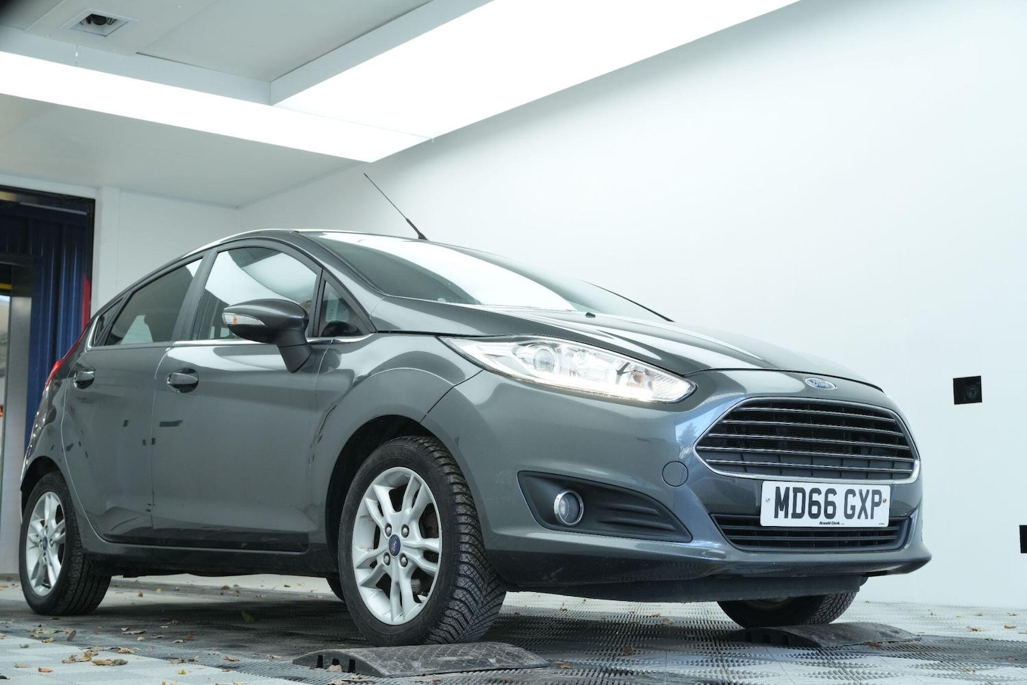 Used Ford Fiesta 2017 for sale - 76984902: Photo 2