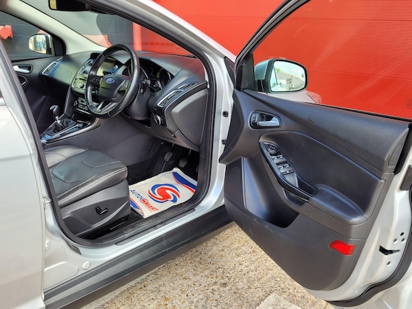 Used Ford Focus 2015 for sale - 76031424: Photo 11