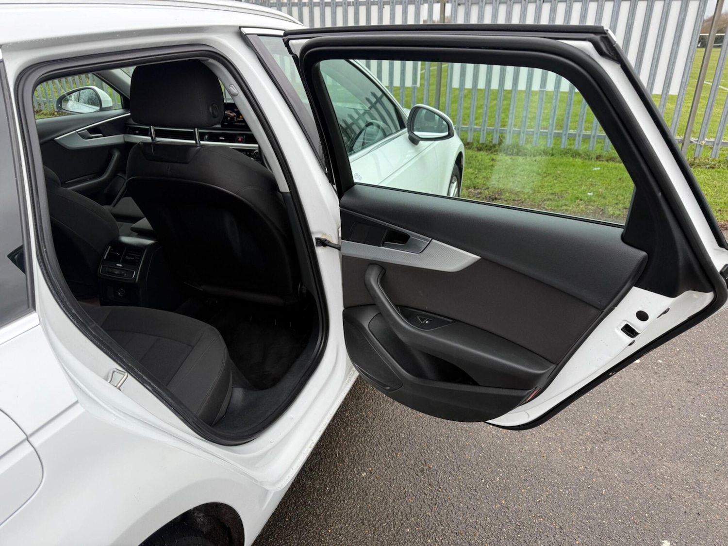 Used Audi A4 2016 for sale - 77163082: Photo 26