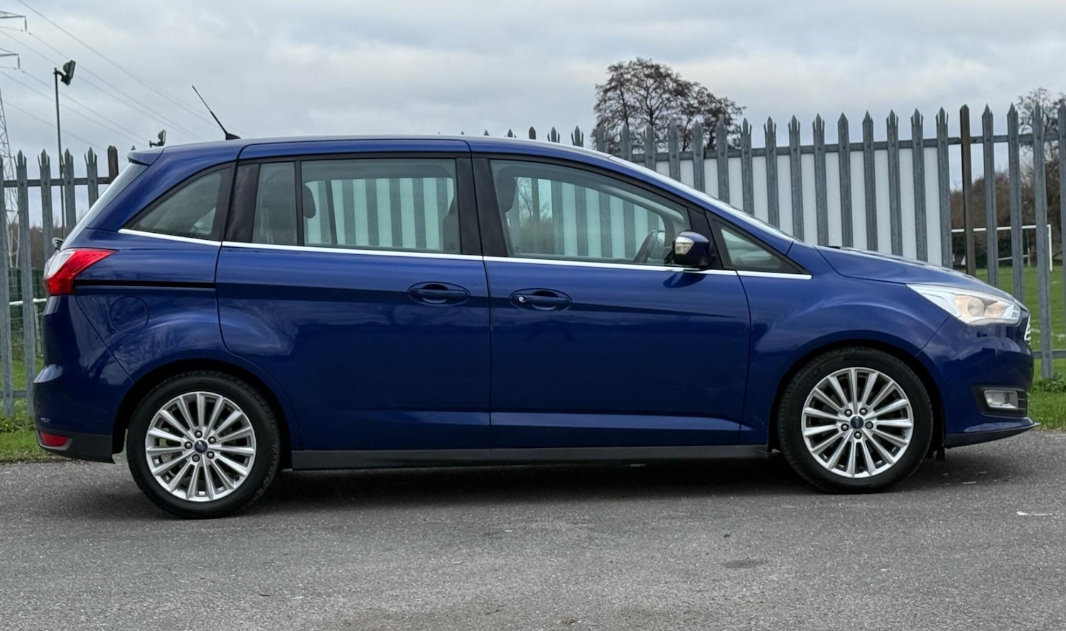Used Ford Grand C-Max 2015 for sale - 76984901: Photo 11