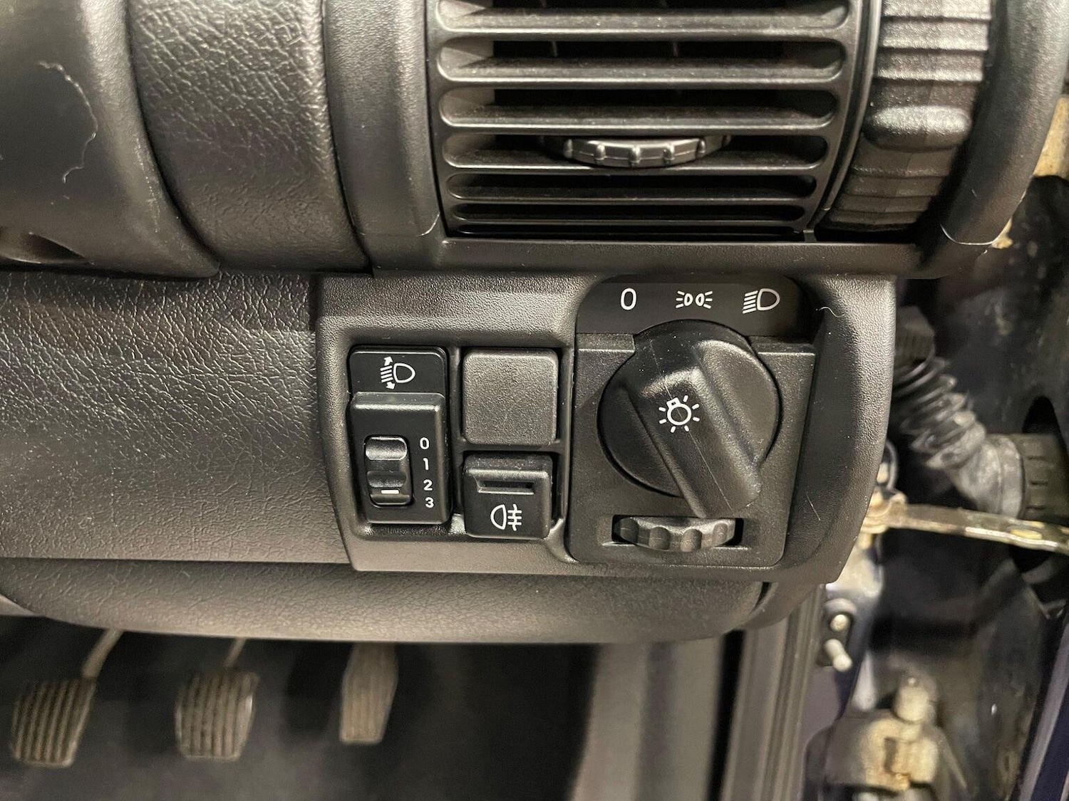 Used Vauxhall Corsa 1999 for sale - 77357249: Photo 16