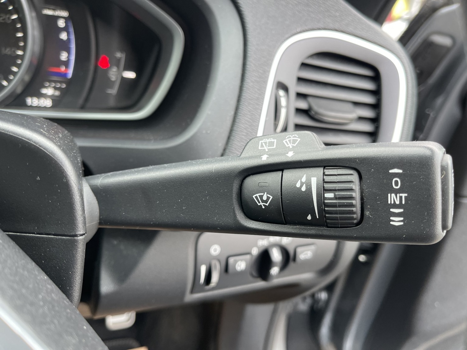 Used Volvo V40 2018 for sale - 77438461: Photo 32