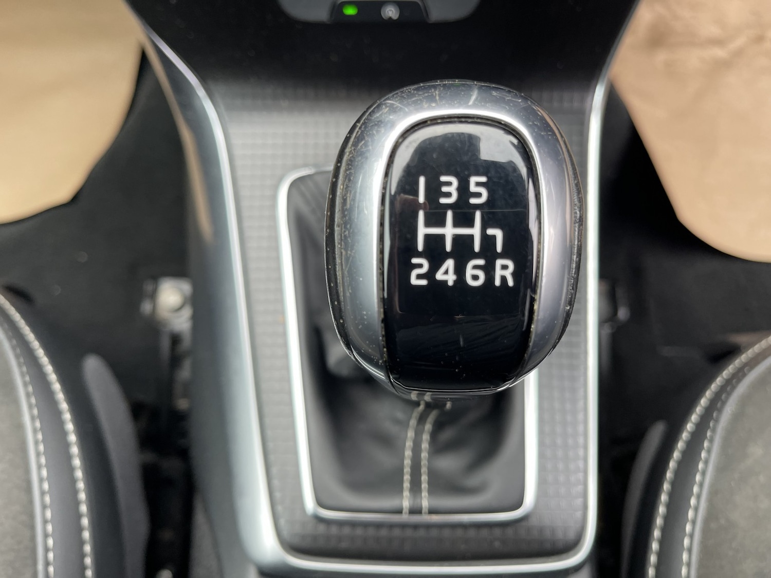 Used Volvo V40 2018 for sale - 77438461: Photo 37