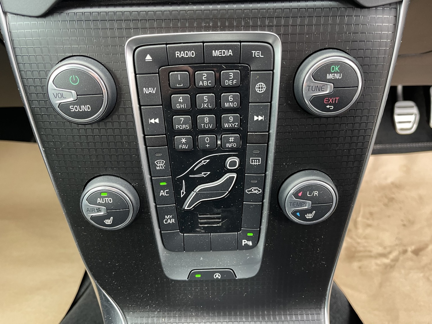 Used Volvo V40 2018 for sale - 77438461: Photo 38