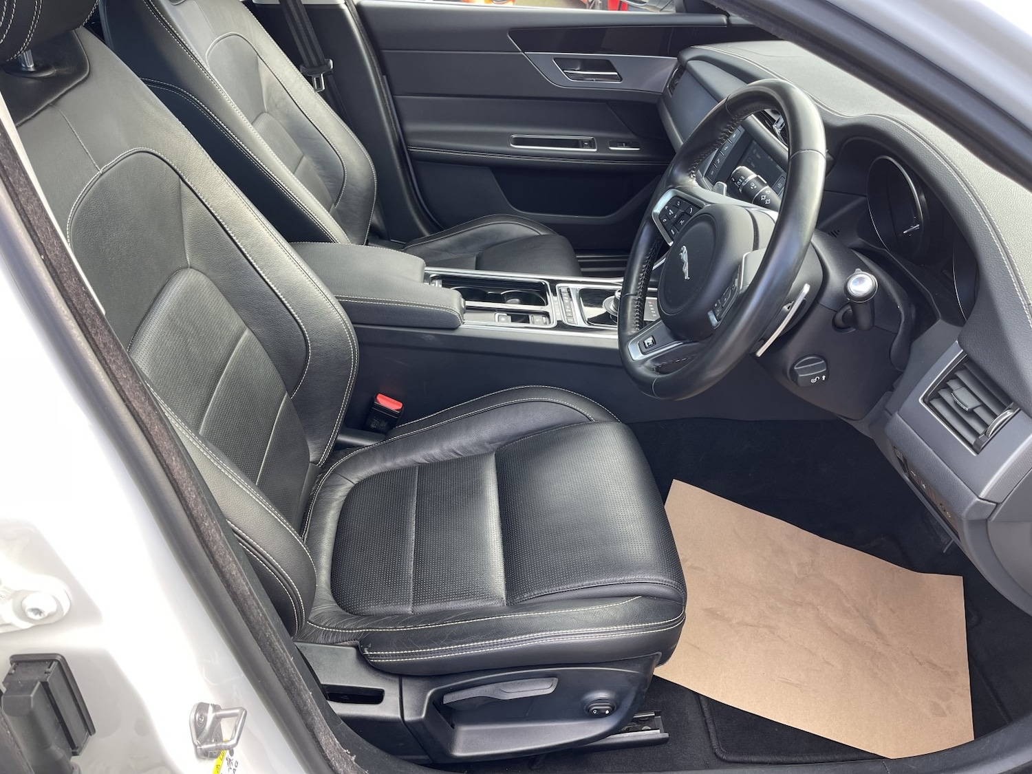 Used Jaguar XF 2018 for sale - 77735821: Photo 16