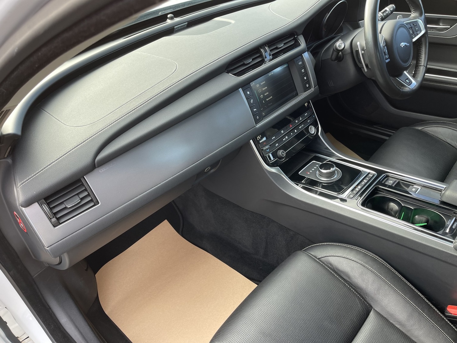 Used Jaguar XF 2018 for sale - 77735821: Photo 21