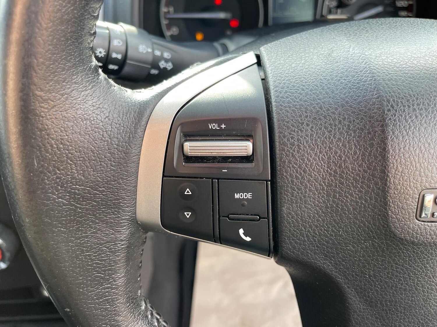 Used Isuzu D-Max 2015 for sale - 76712712: Photo 32