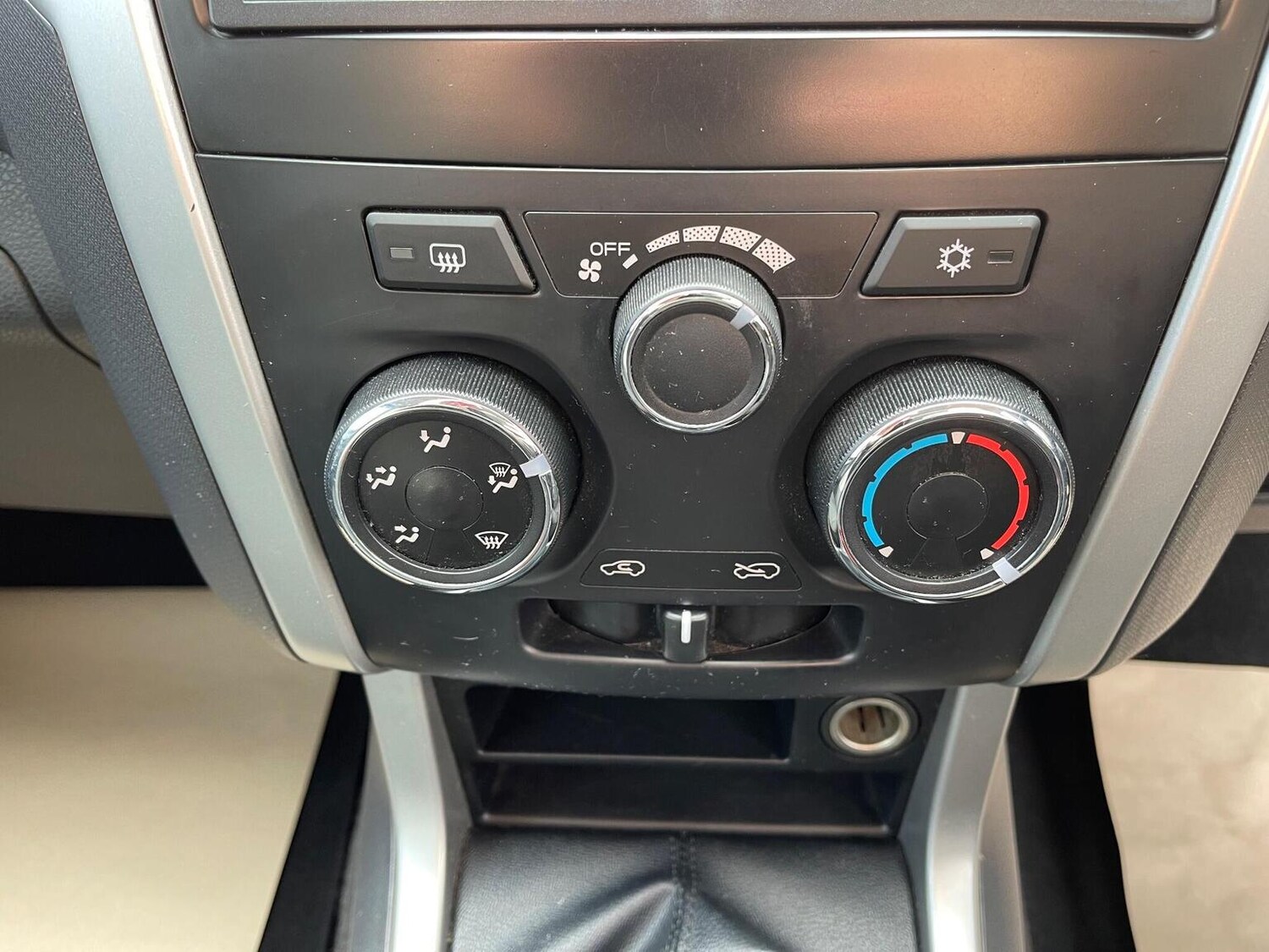 Used Isuzu D-Max 2015 for sale - 76712712: Photo 37