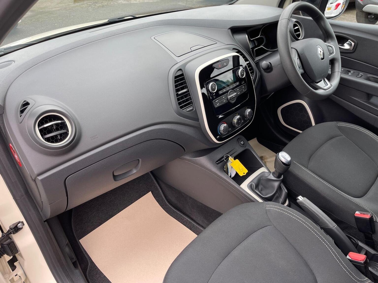 Used Renault Captur 2018 for sale - 76712607: Photo 28