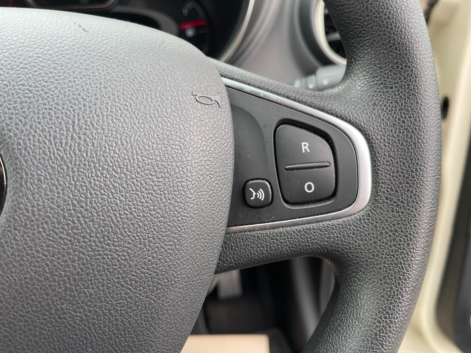 Used Renault Captur 2018 for sale - 76712607: Photo 35