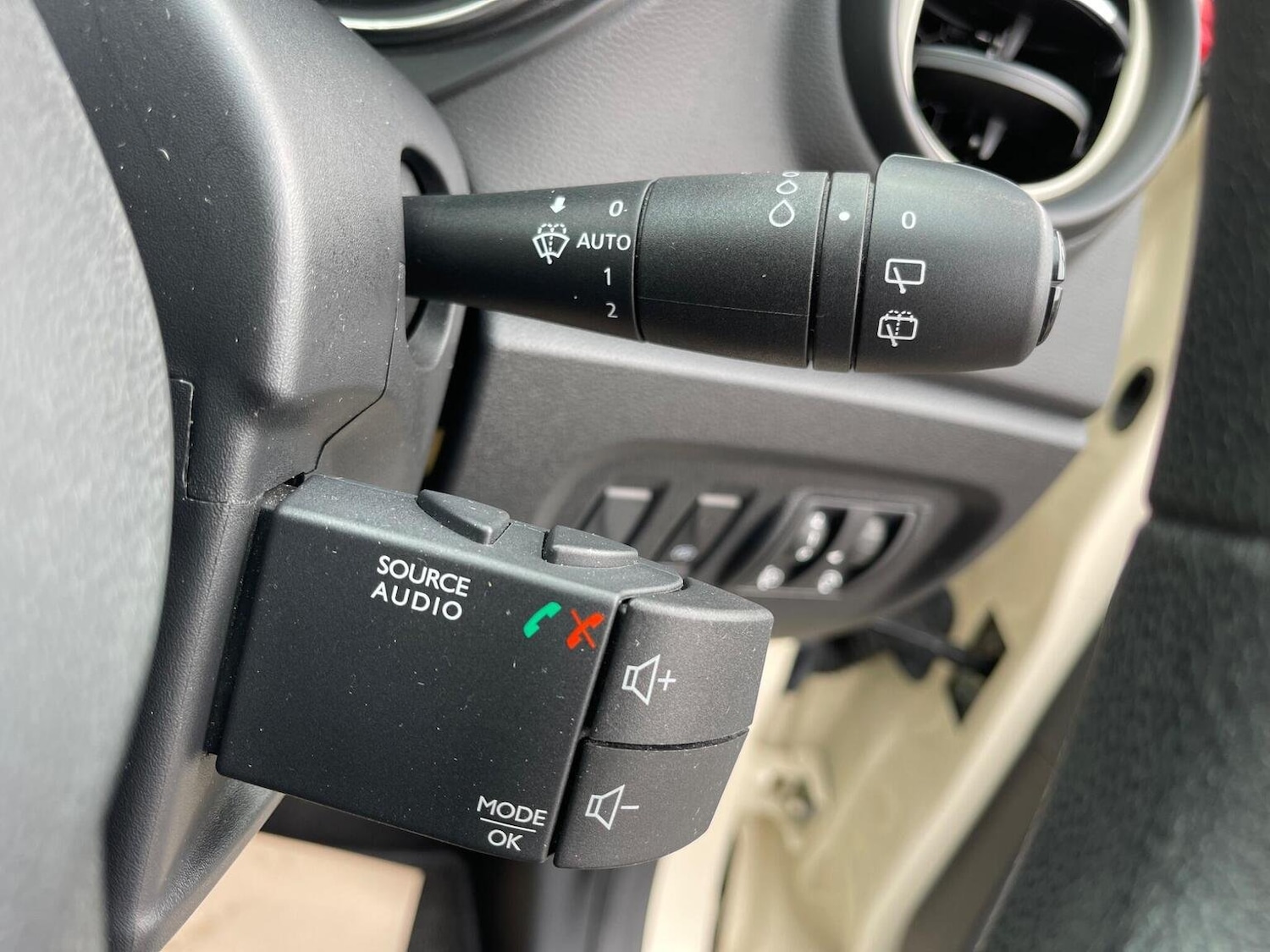 Used Renault Captur 2018 for sale - 76712607: Photo 39