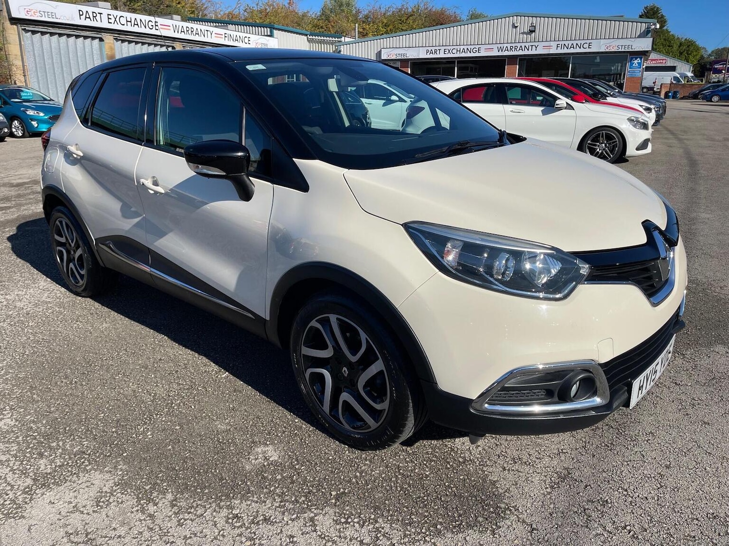 Used Renault Captur 2015 for sale - 76713028: Photo 1