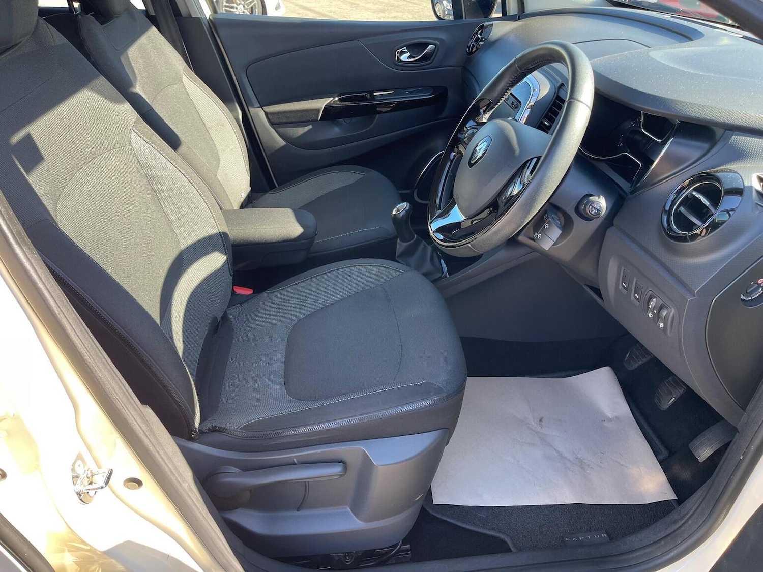 Used Renault Captur 2015 for sale - 76713028: Photo 14