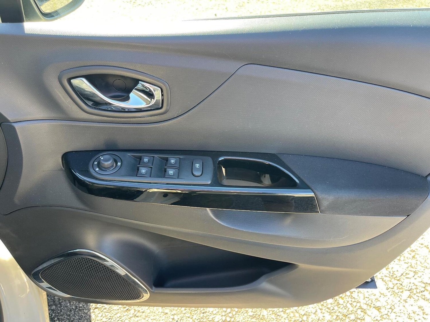 Used Renault Captur 2015 for sale - 76713028: Photo 15