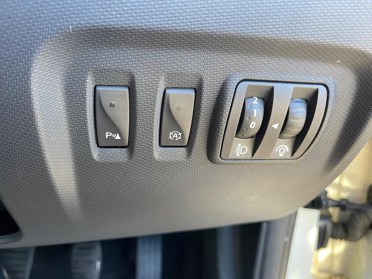 Used Renault Captur 2015 for sale - 76713028: Photo 35