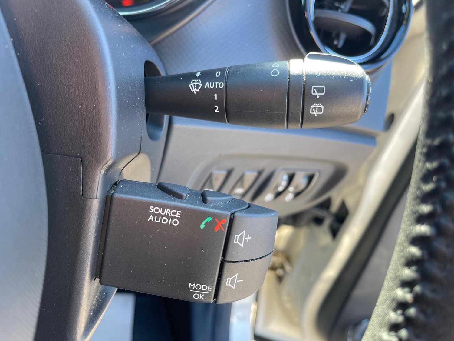 Used Renault Captur 2015 for sale - 76713028: Photo 36