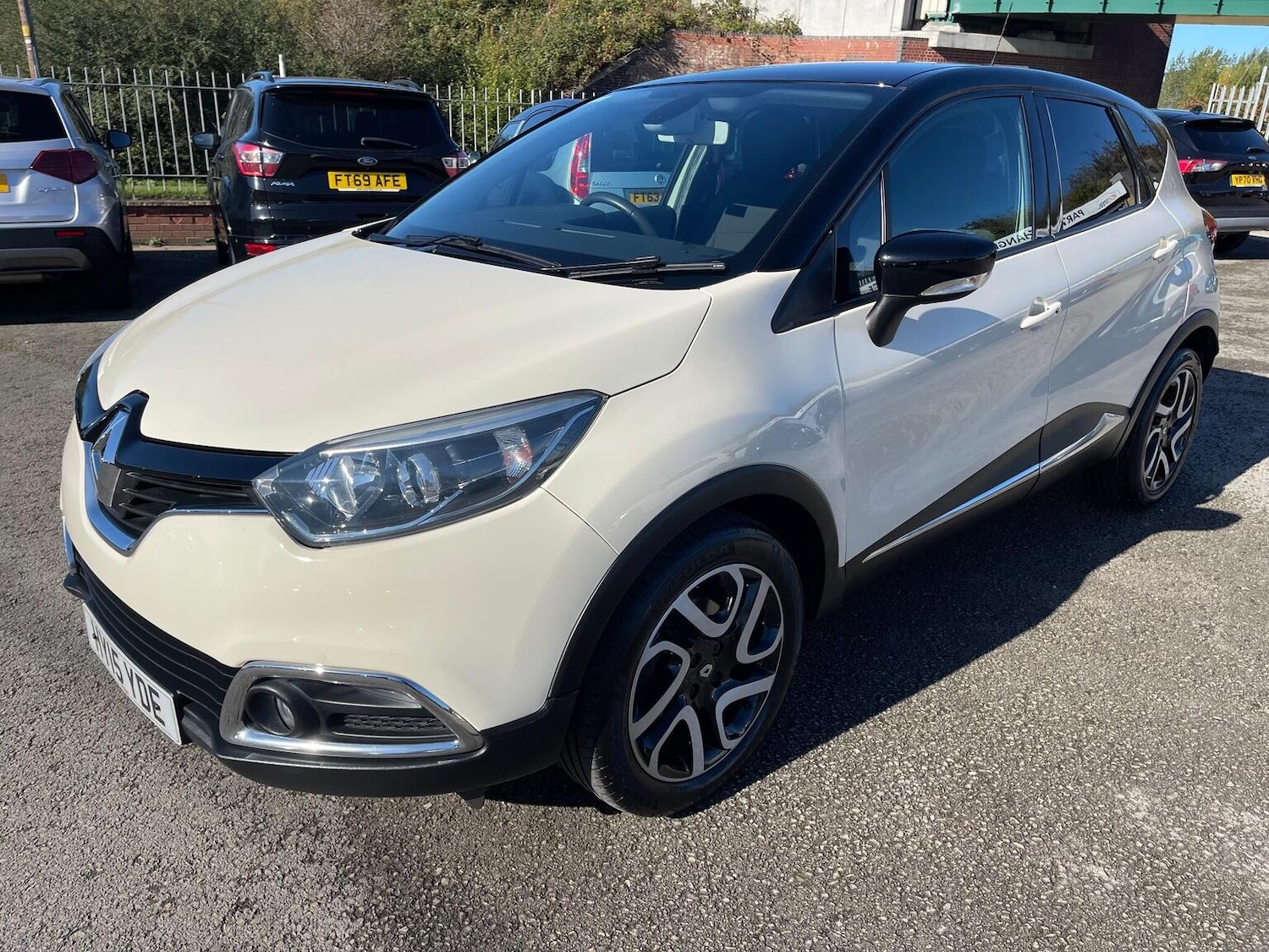 Used Renault Captur 2015 for sale - 76713028: Photo 4