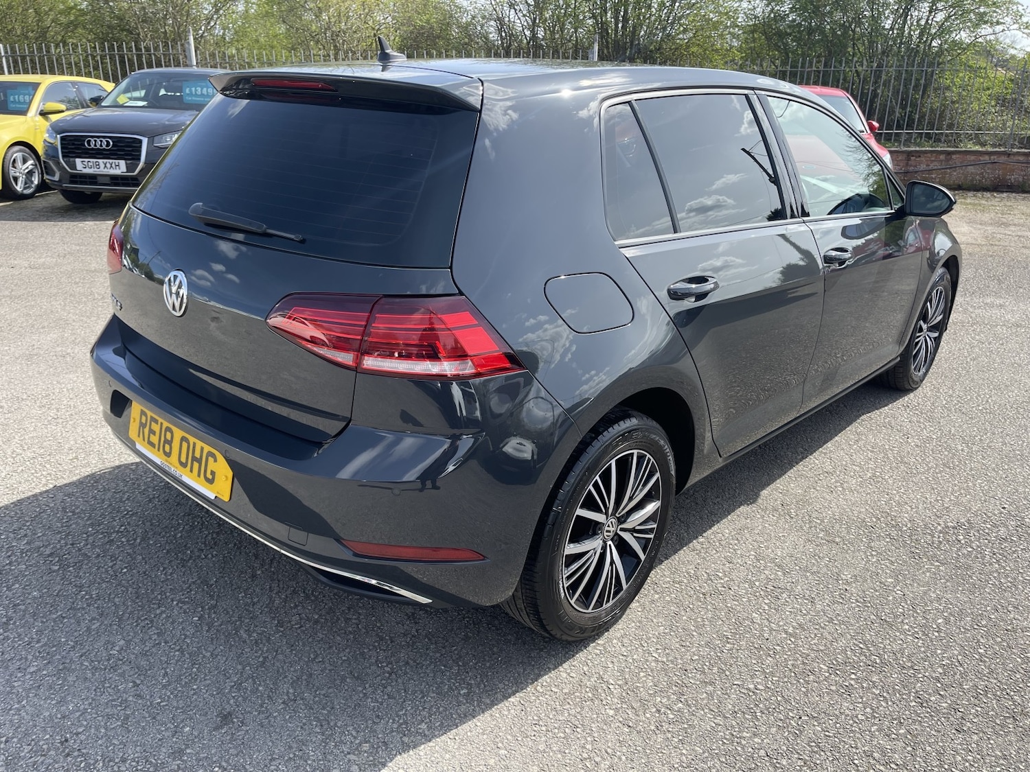 Used Volkswagen Golf 2018 for sale - 78201894: Photo 2