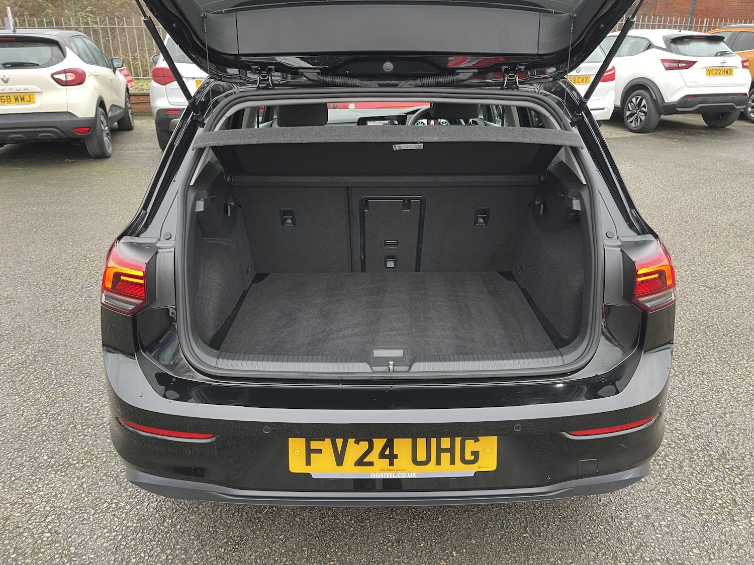 Used Volkswagen Golf 2024 for sale - 76982801: Photo 11