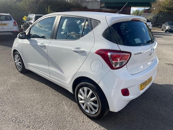 Used Hyundai i10 2015 for sale - 76713047: Photo