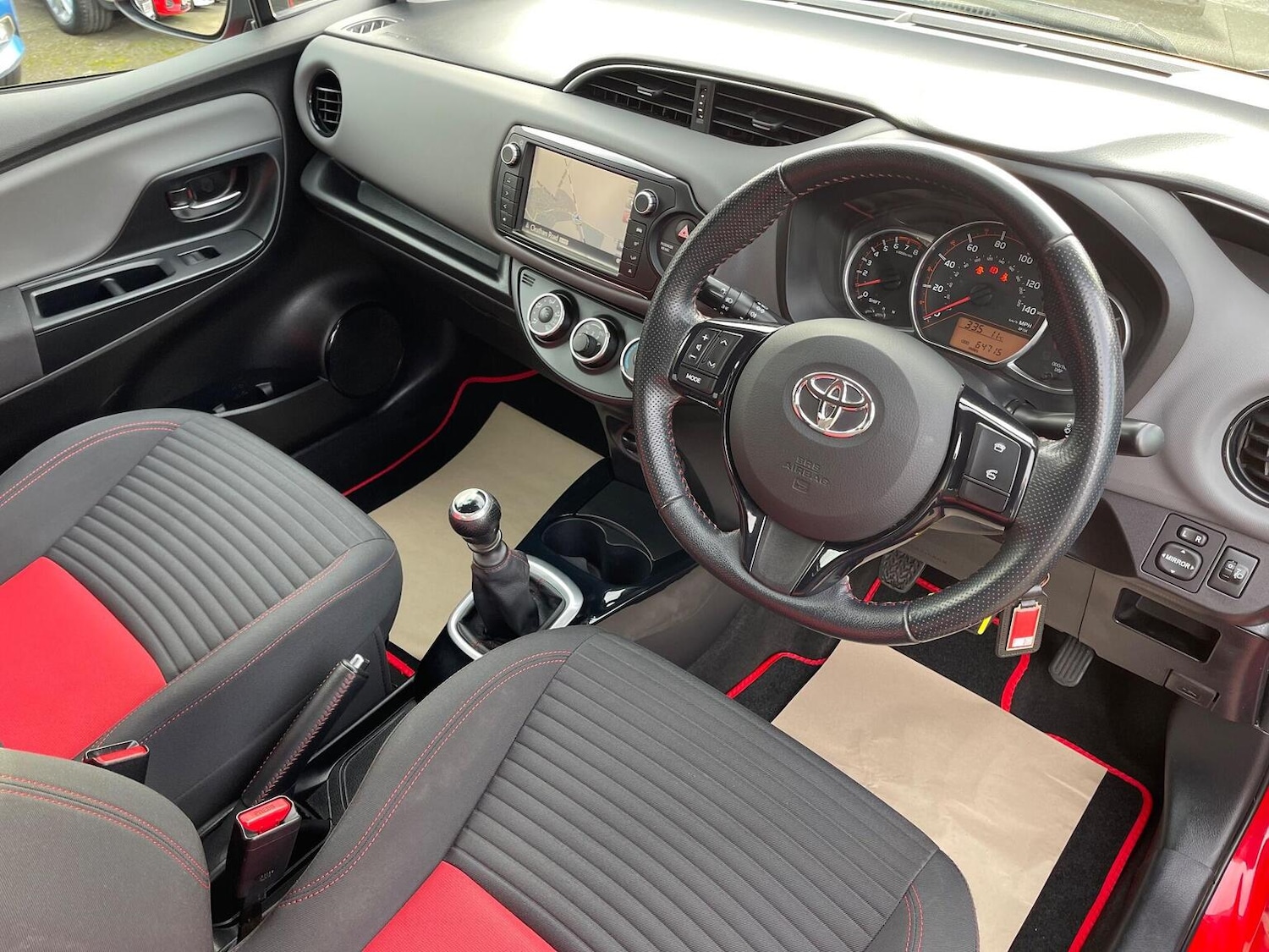 Used Toyota Yaris 2015 for sale - 76712545: Photo 12