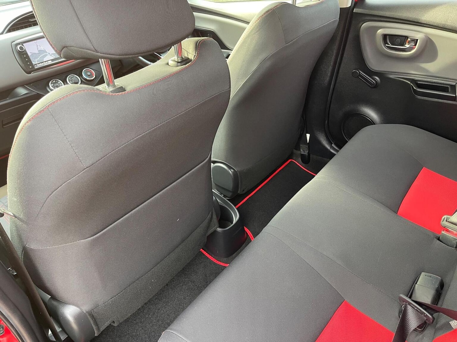 Used Toyota Yaris 2015 for sale - 76712545: Photo 16