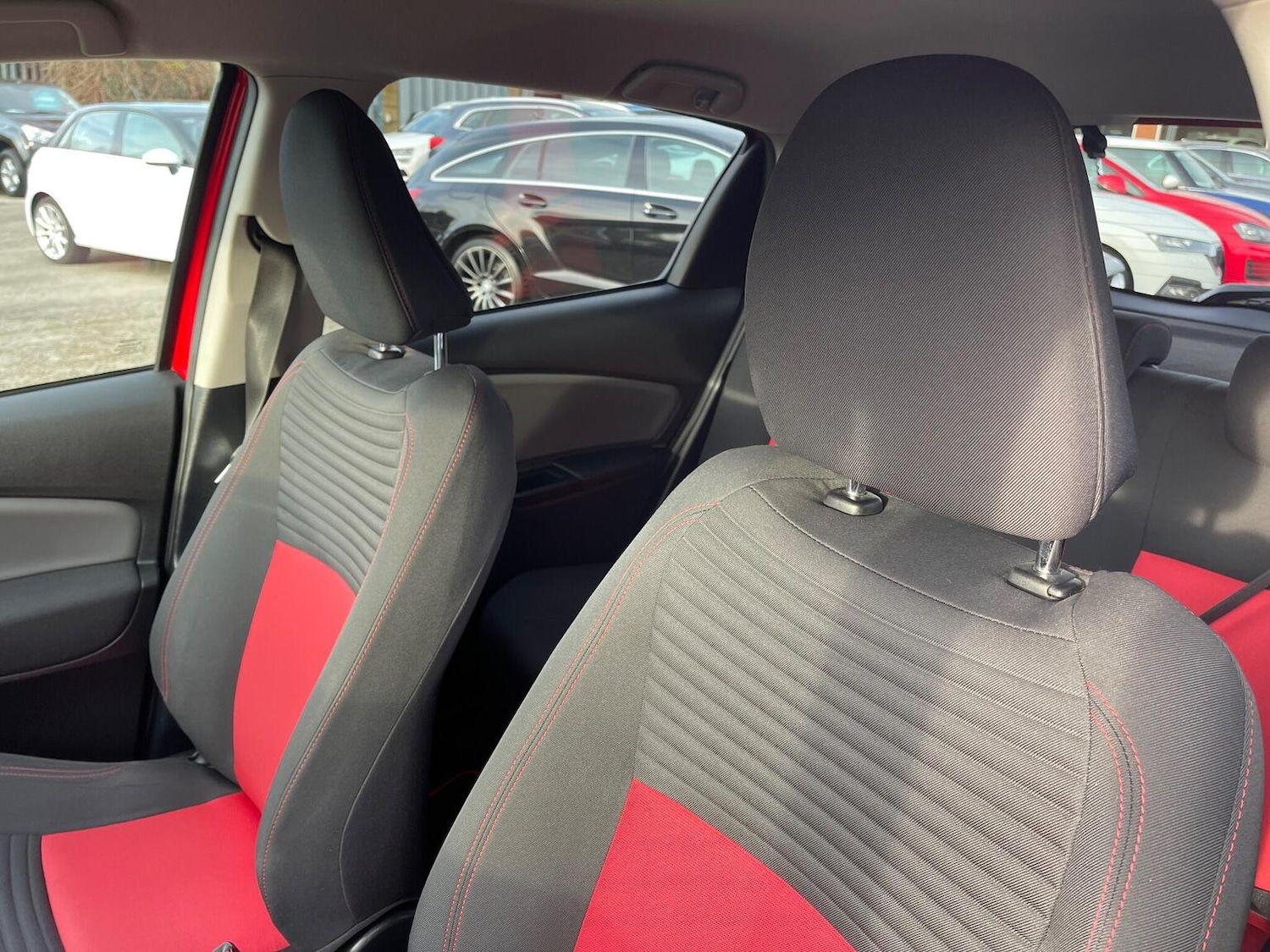 Used Toyota Yaris 2015 for sale - 76712545: Photo 17