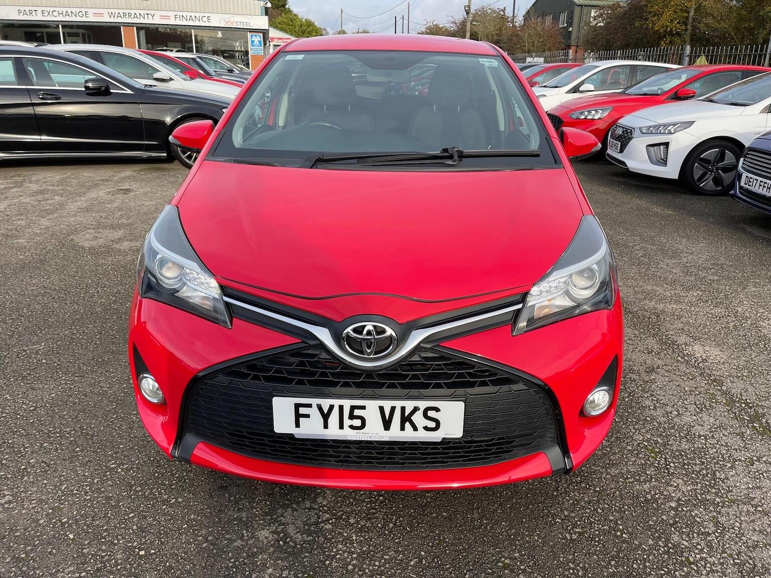 Used Toyota Yaris 2015 for sale - 76712545: Photo 2