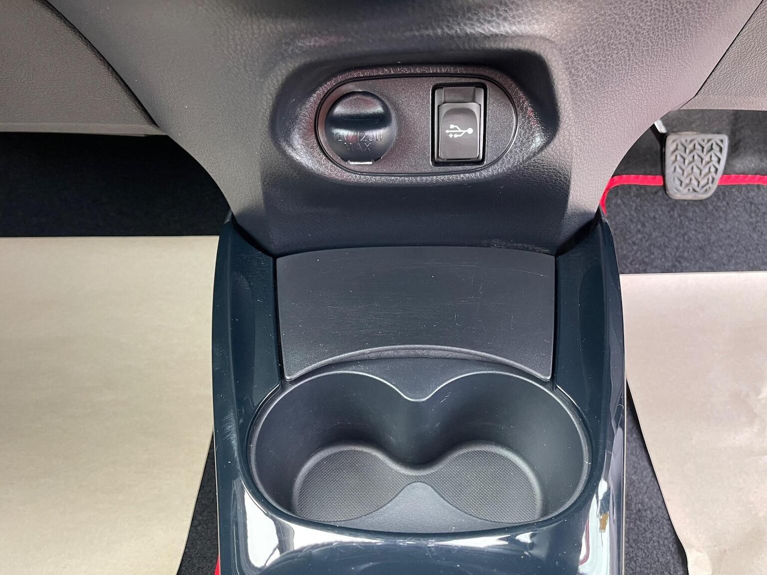 Used Toyota Yaris 2015 for sale - 76712545: Photo 25