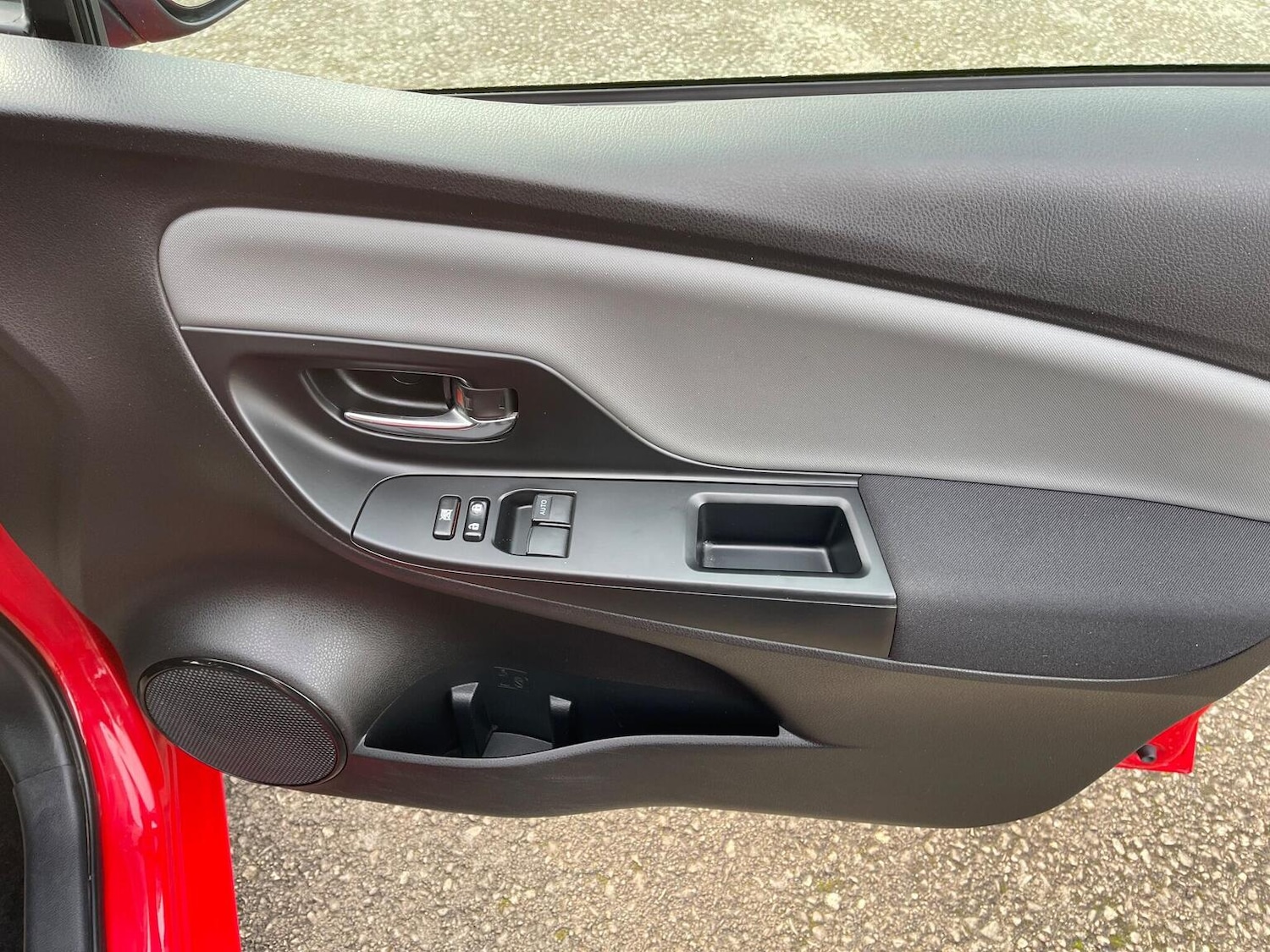 Used Toyota Yaris 2015 for sale - 76712545: Photo 26