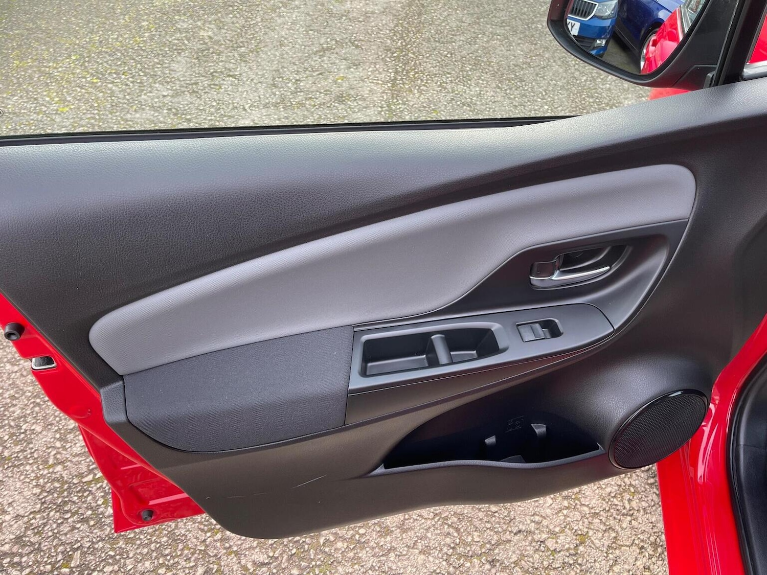 Used Toyota Yaris 2015 for sale - 76712545: Photo 28