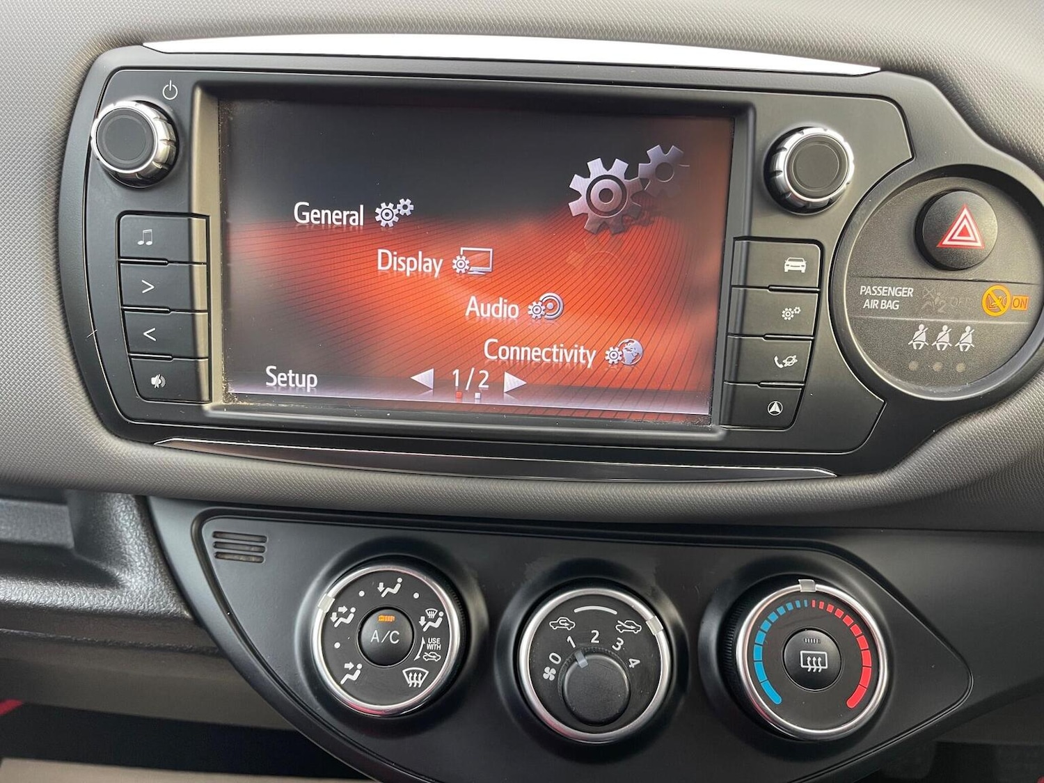 Used Toyota Yaris 2015 for sale - 76712545: Photo 37