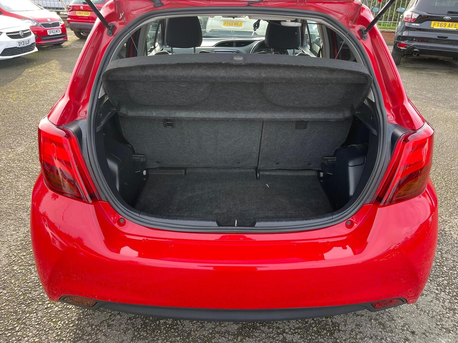 Used Toyota Yaris 2015 for sale - 76712545: Photo 40