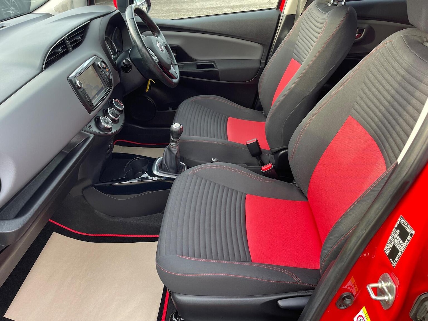 Used Toyota Yaris 2015 for sale - 76712545: Photo 42