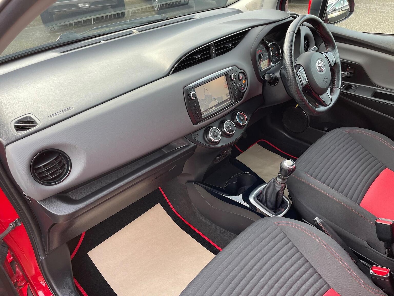 Used Toyota Yaris 2015 for sale - 76712545: Photo 9