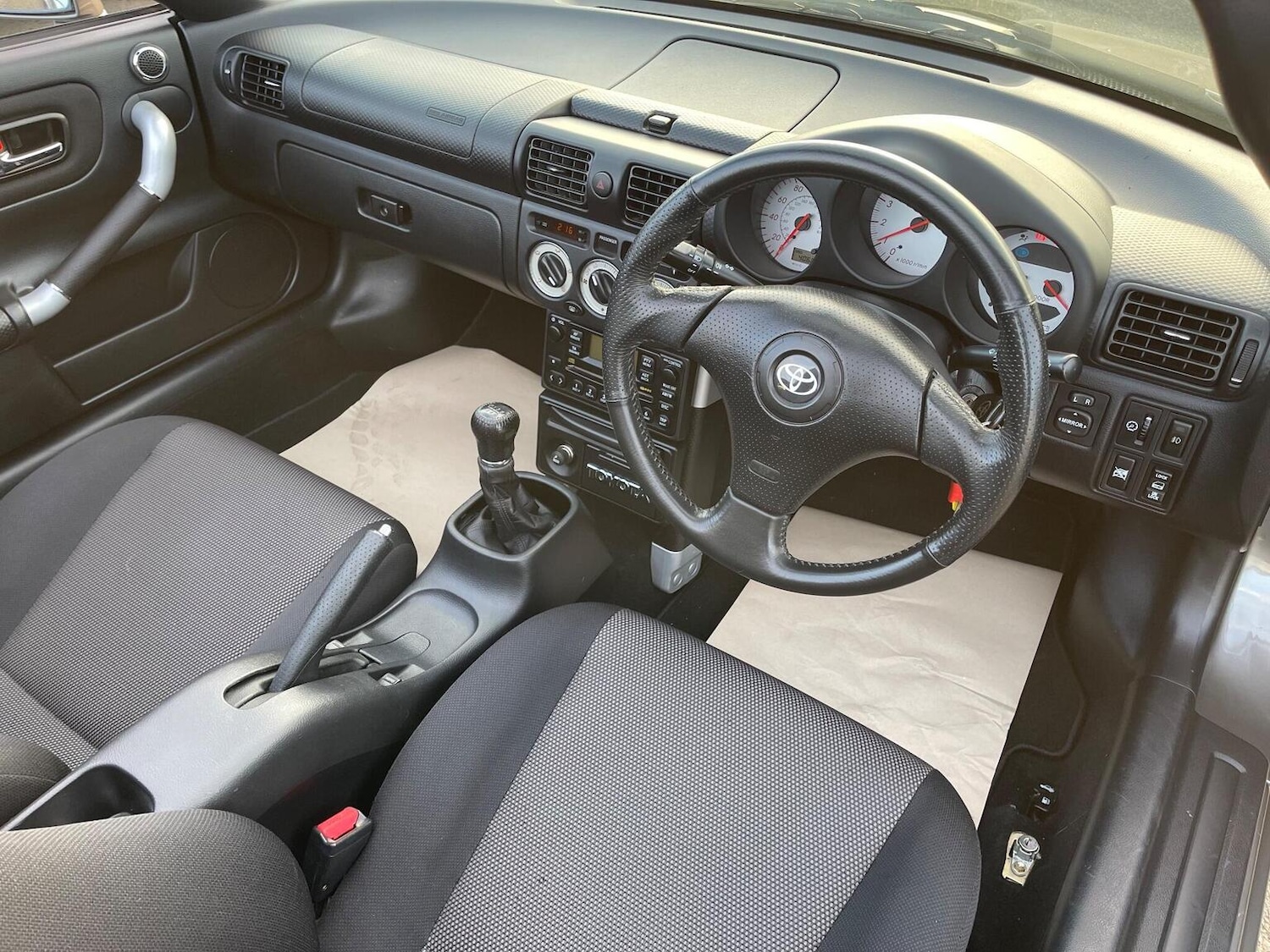 Used Toyota MR2 2004 for sale - 76911062: Photo 17