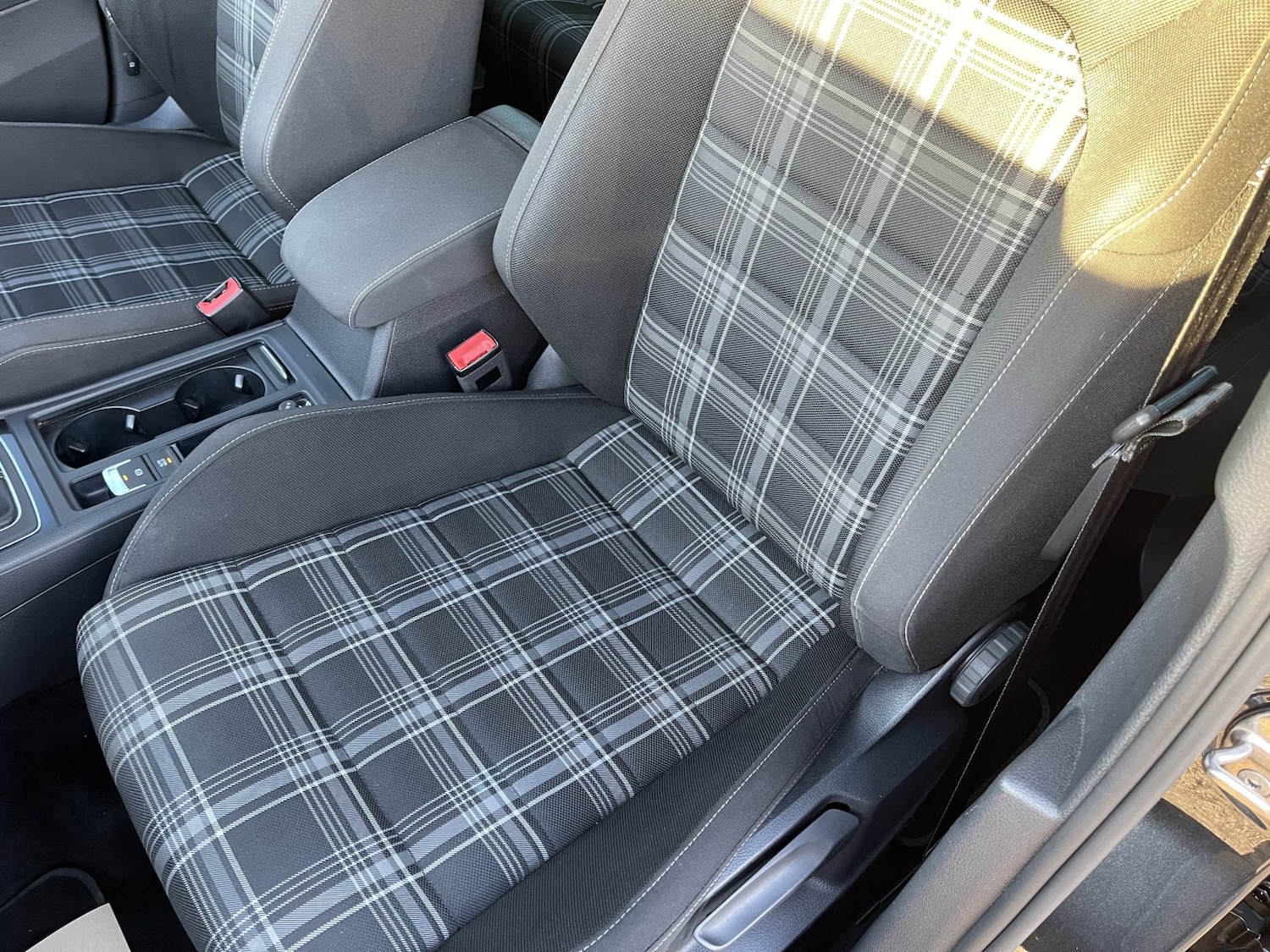 Used Volkswagen Golf 2016 for sale - 77213483: Photo 24