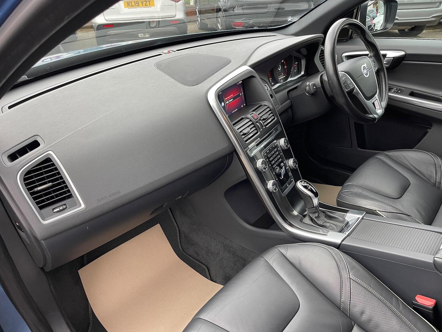 Used Volvo XC60 2017 for sale - 76712471: Photo 10