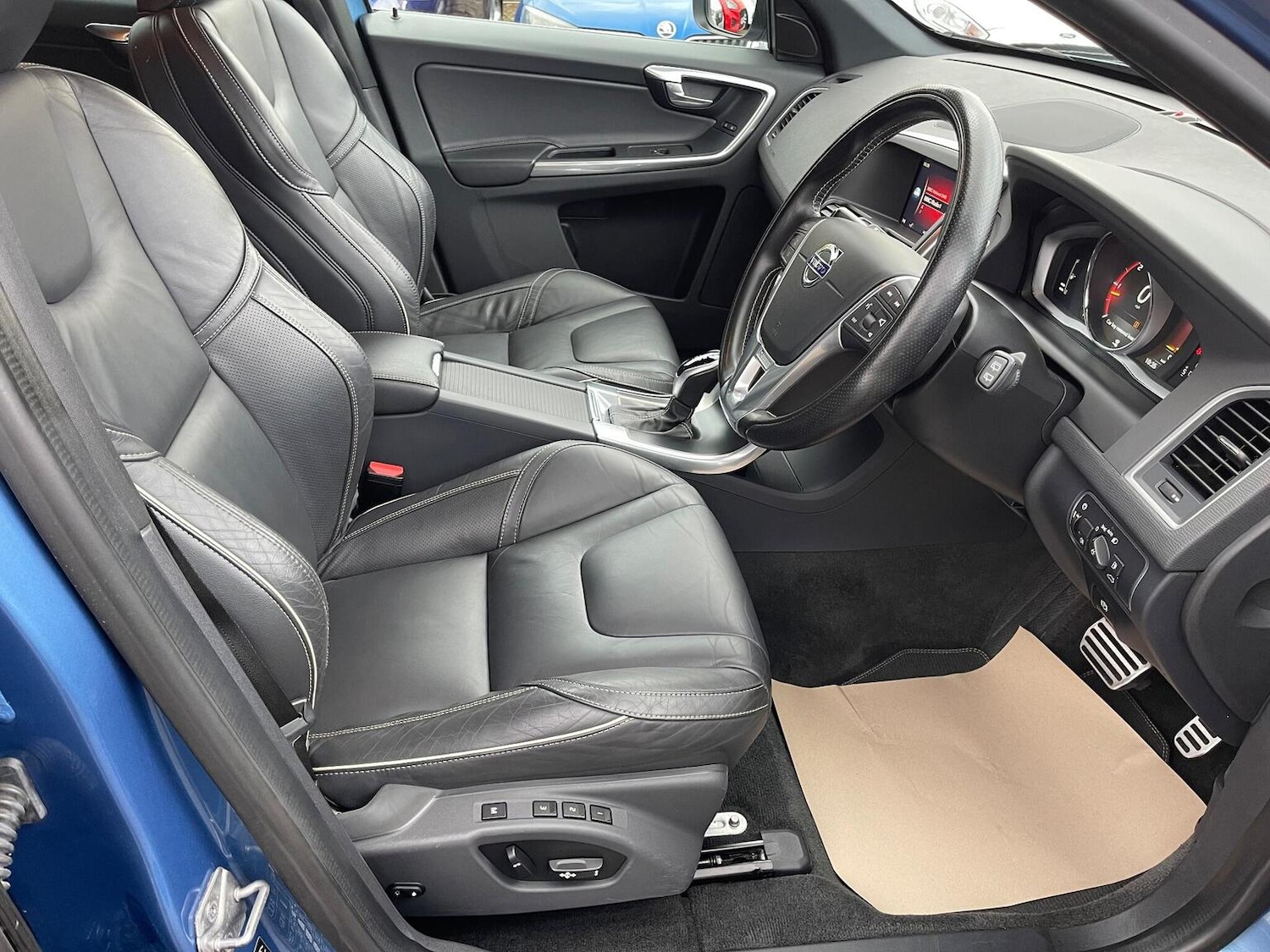 Used Volvo XC60 2017 for sale - 76712471: Photo 13