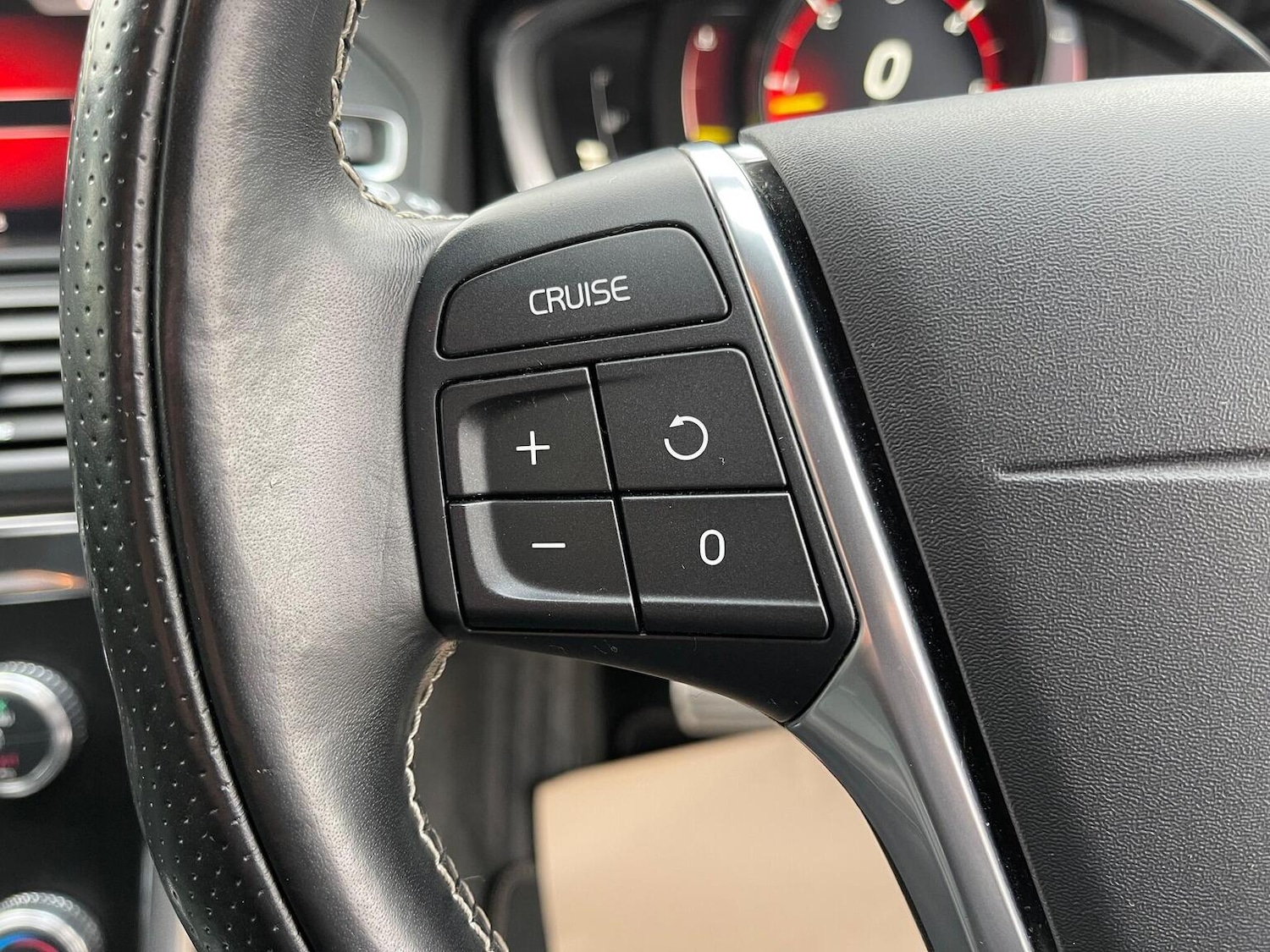 Used Volvo XC60 2017 for sale - 76712471: Photo 24