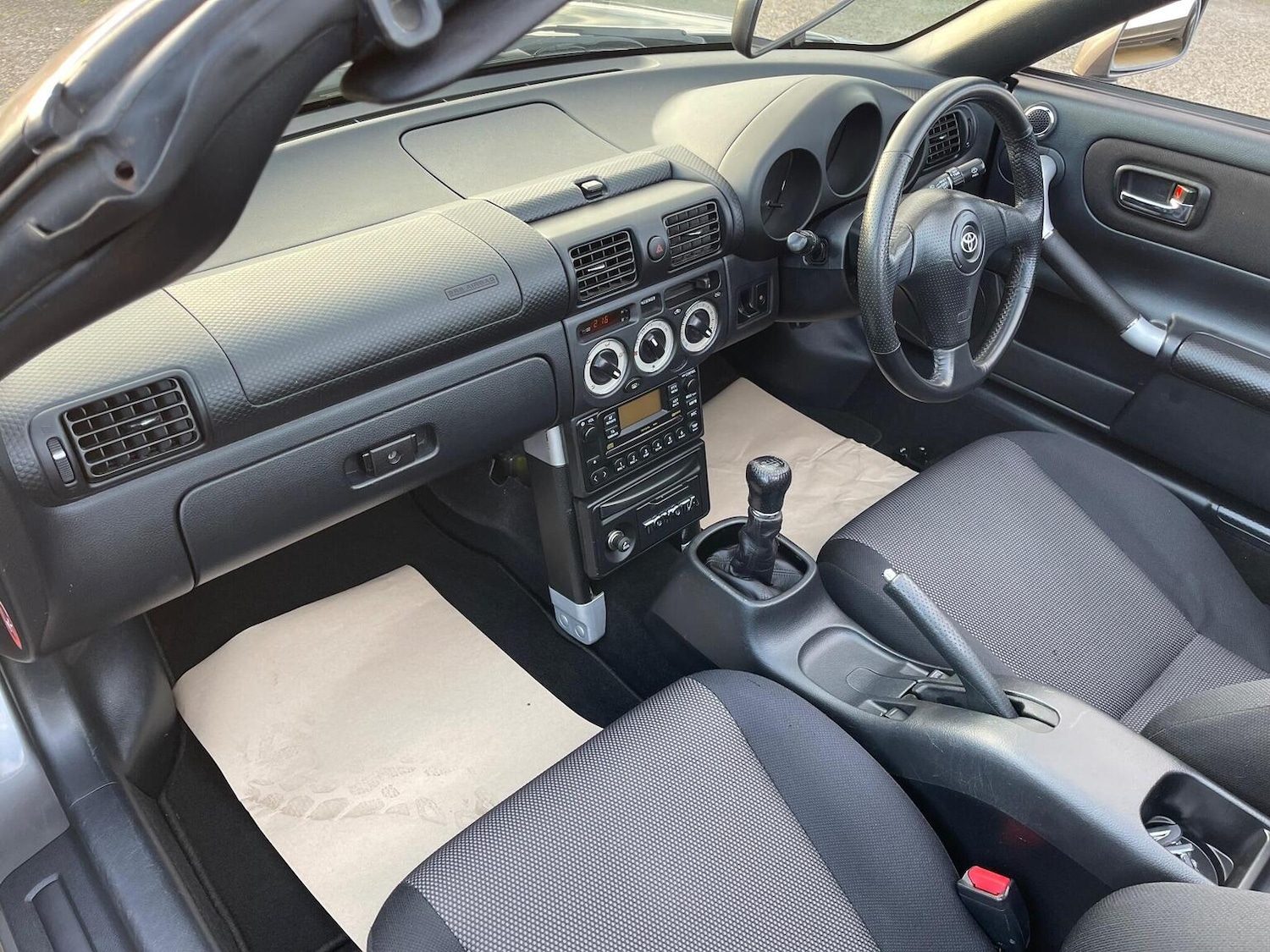 Used Toyota MR2 2004 for sale - 77251328: Photo 18