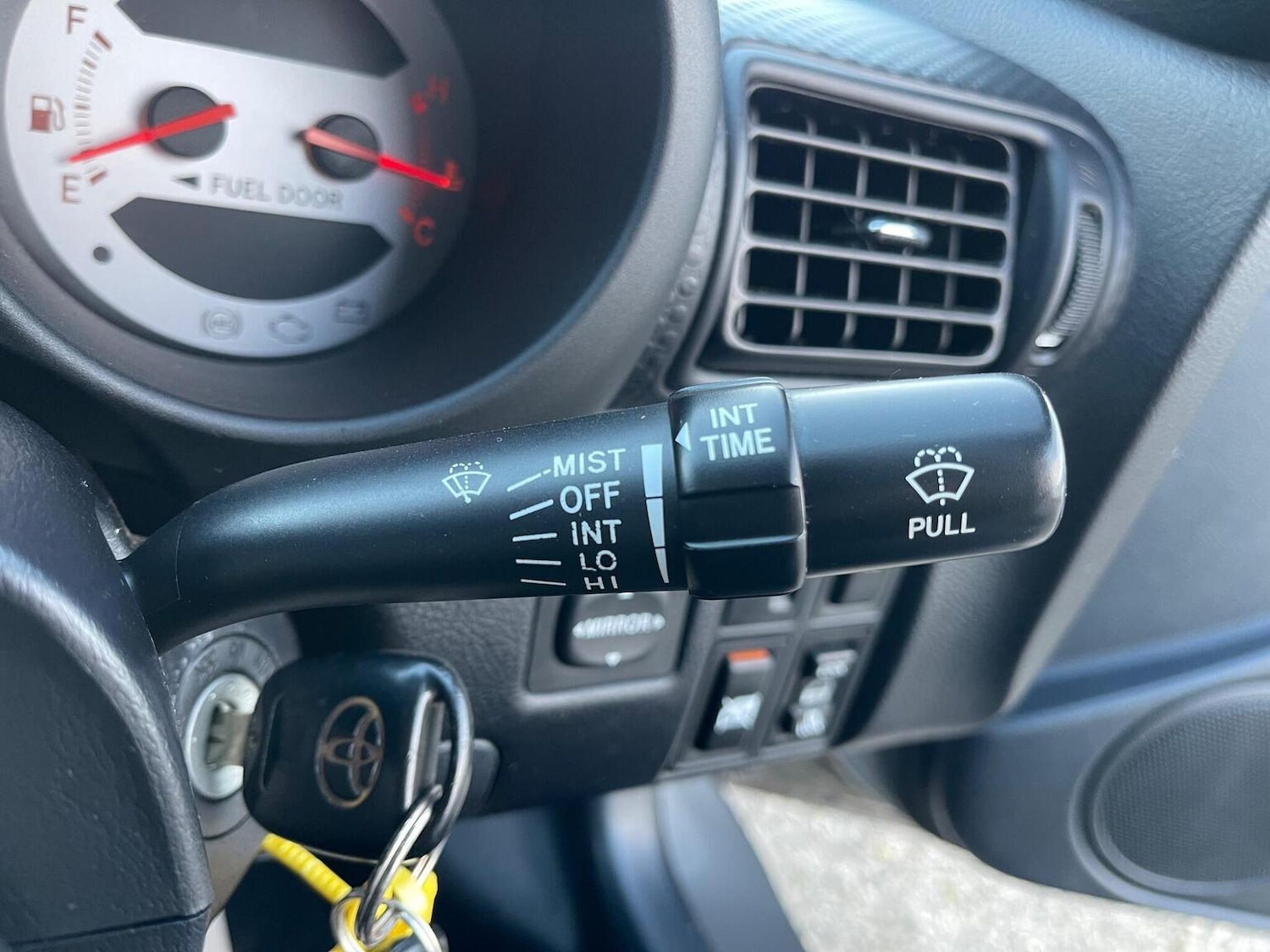 Used Toyota MR2 2004 for sale - 77251328: Photo 53