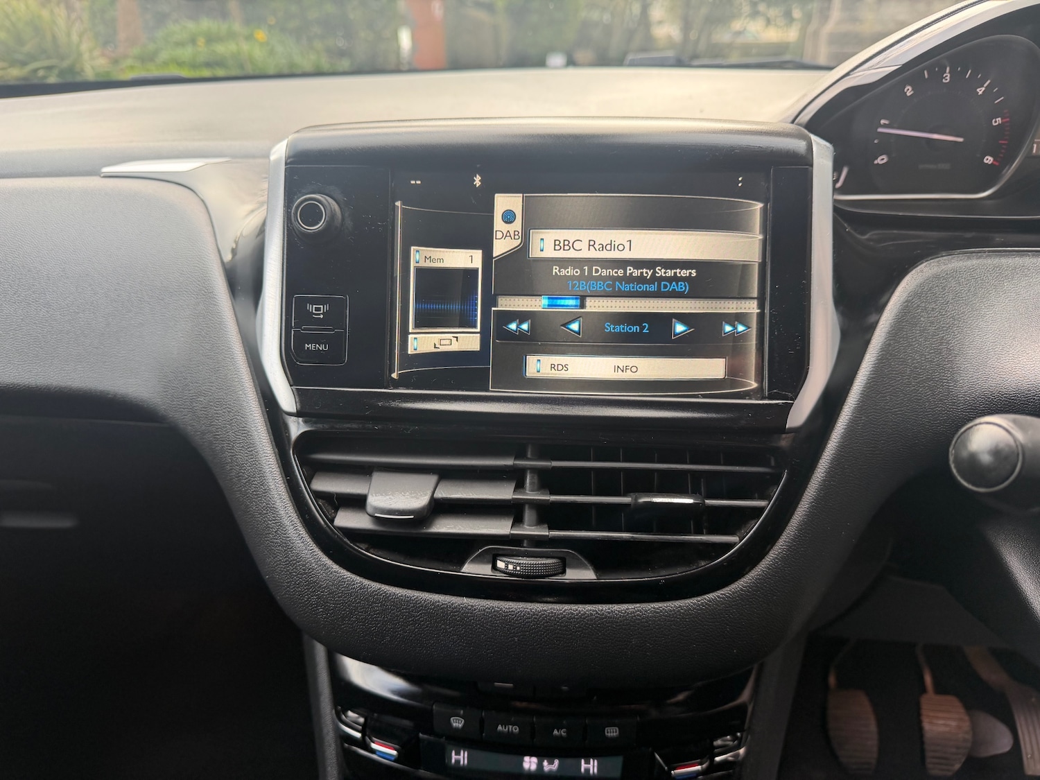 Used Peugeot 208 2014 for sale - 77690912: Photo 15