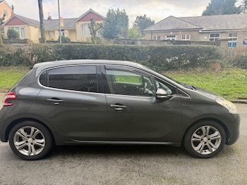 Used Peugeot 208 2014 for sale - 77985152: Photo