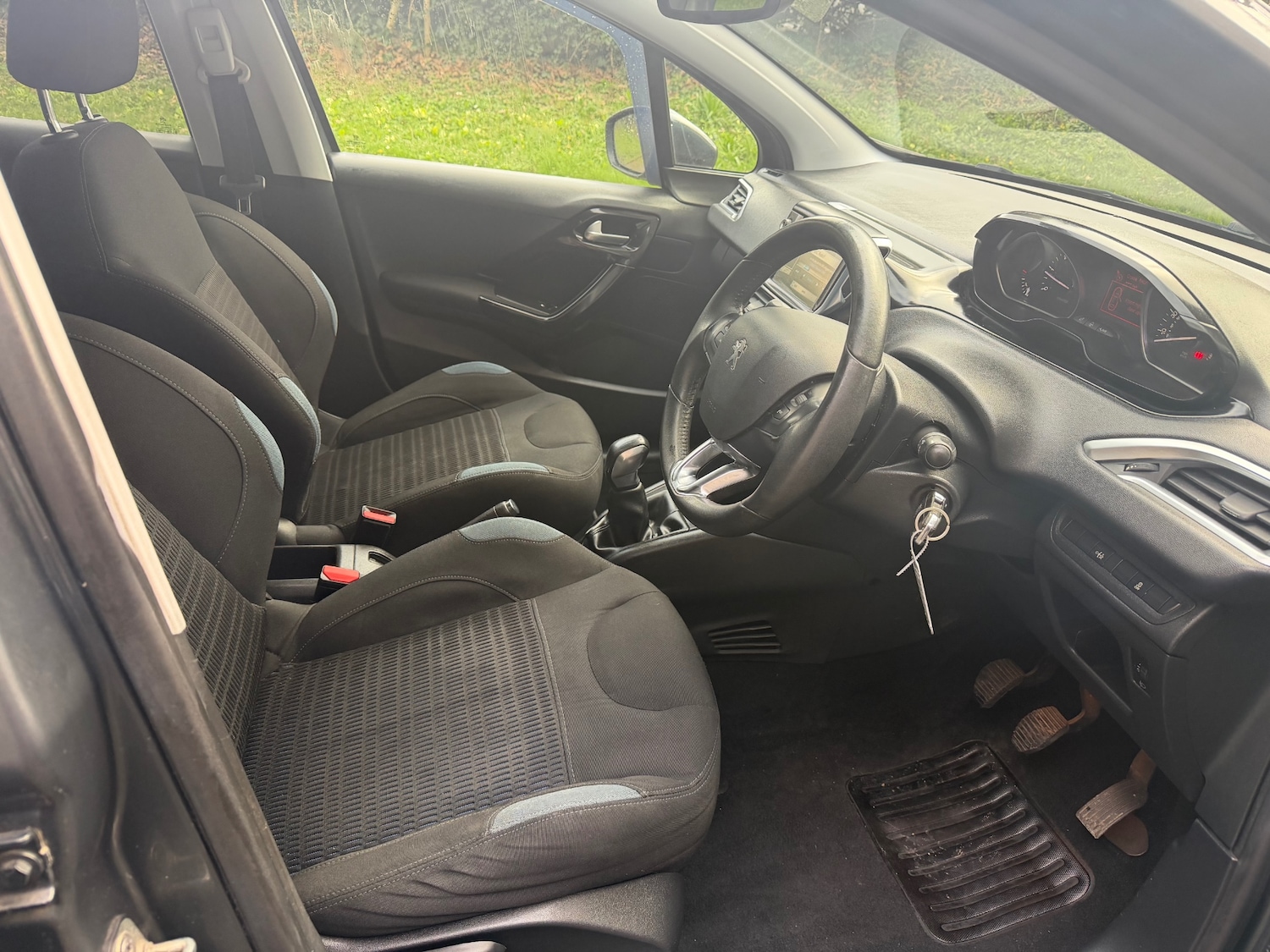 Used Peugeot 208 2014 for sale - 77985152: Photo 9