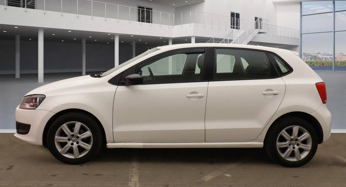 Used Volkswagen Polo 2011 for sale - 76664955: Photo 2