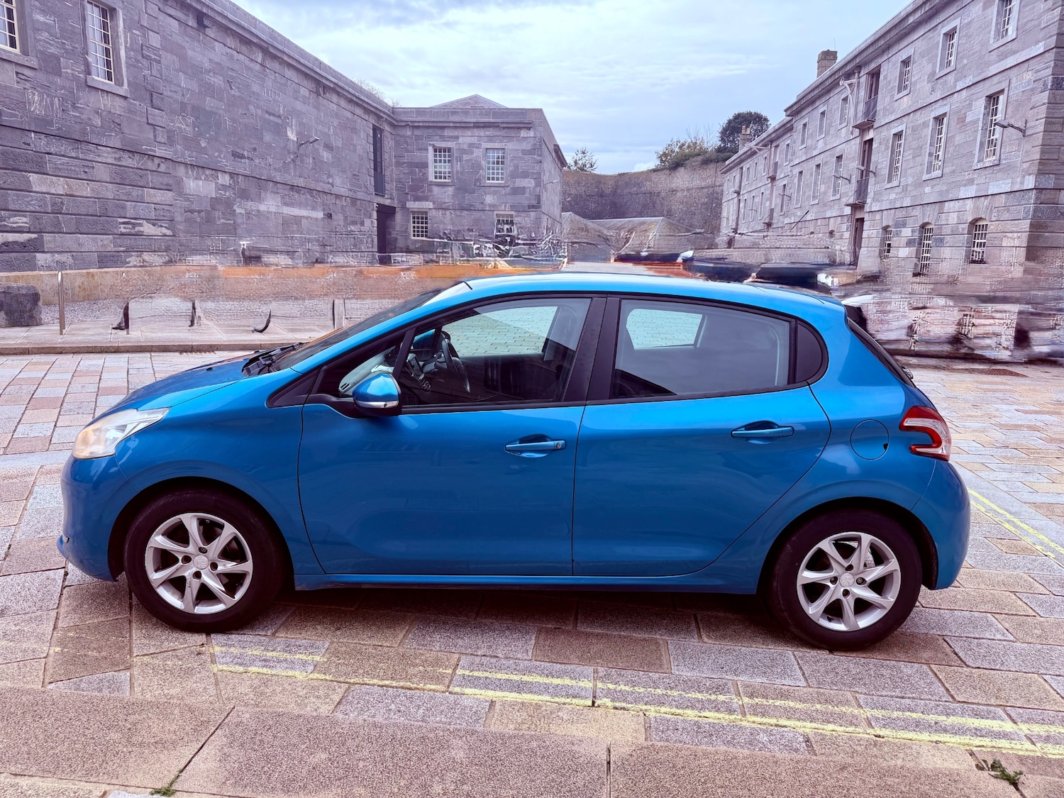 Used Peugeot 208 2013 for sale - 76344182: Photo 6