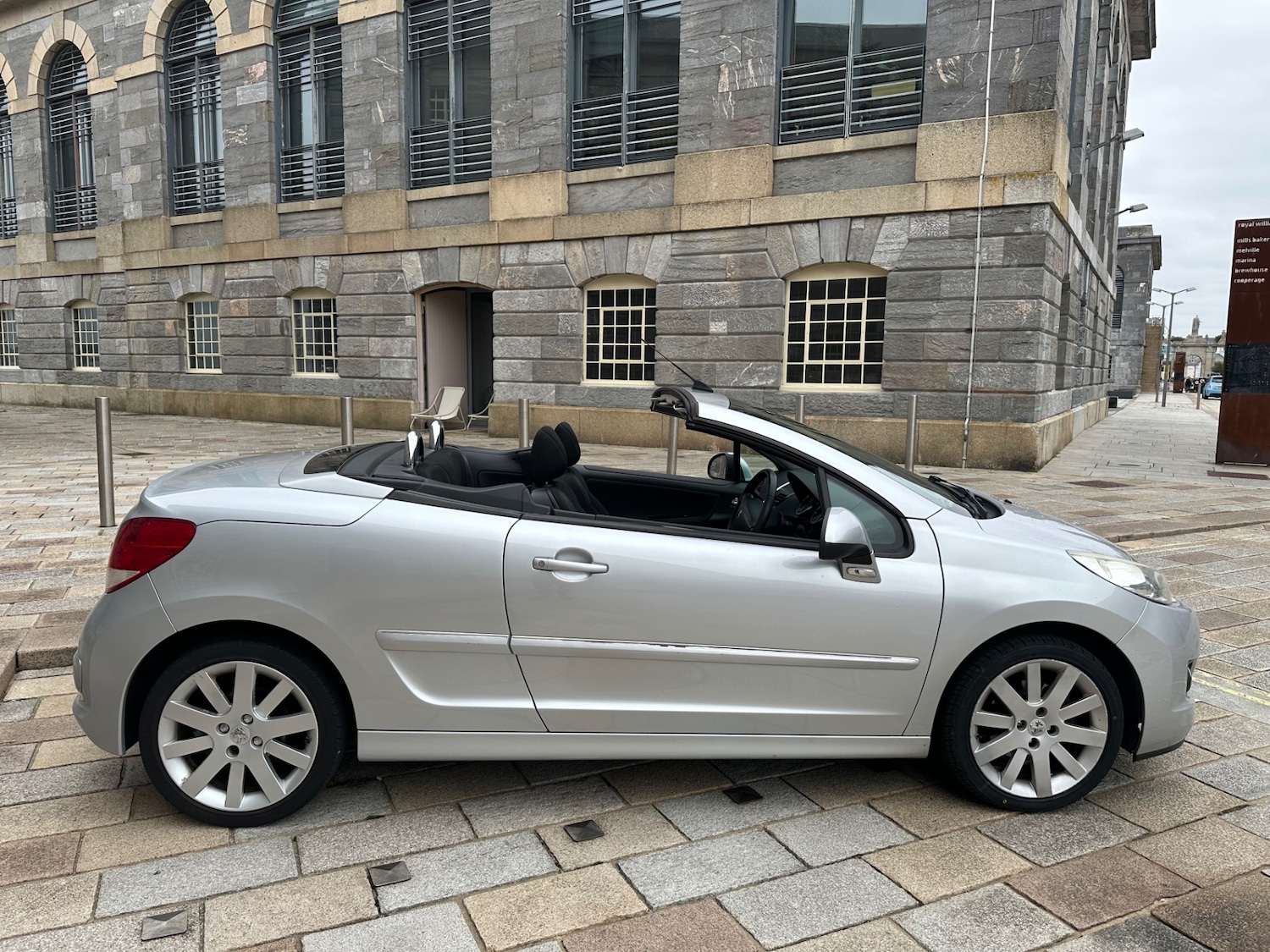 Used Peugeot 207 2010 for sale - 76329108: Photo 14