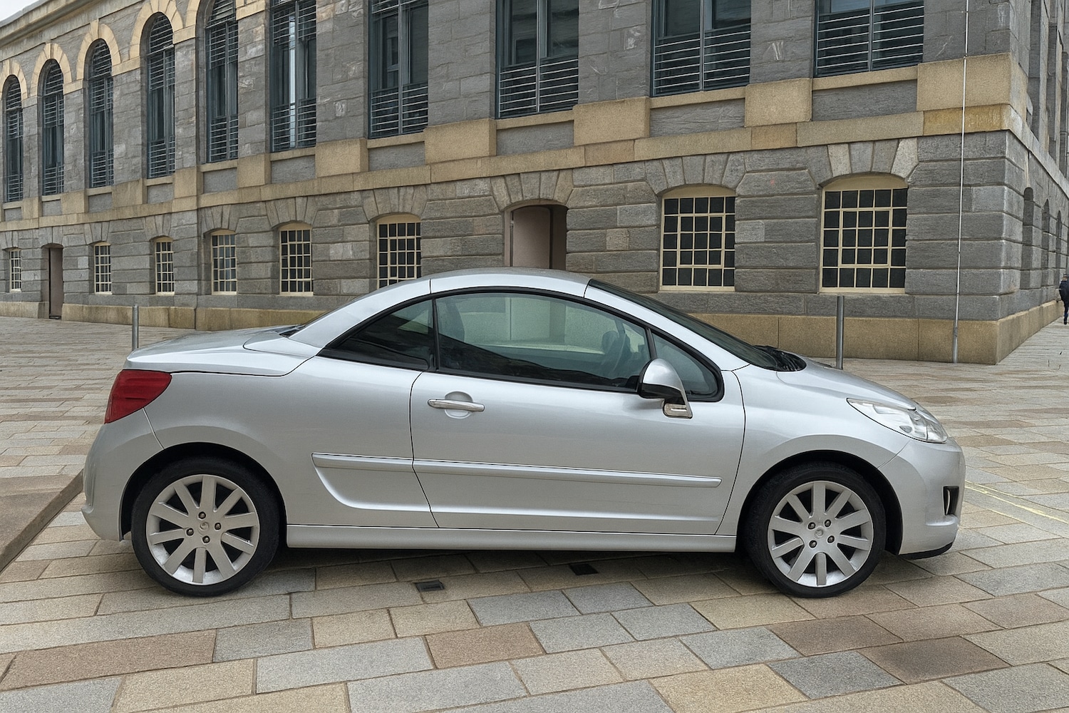 Used Peugeot 207 2010 for sale - 76329108: Photo 2
